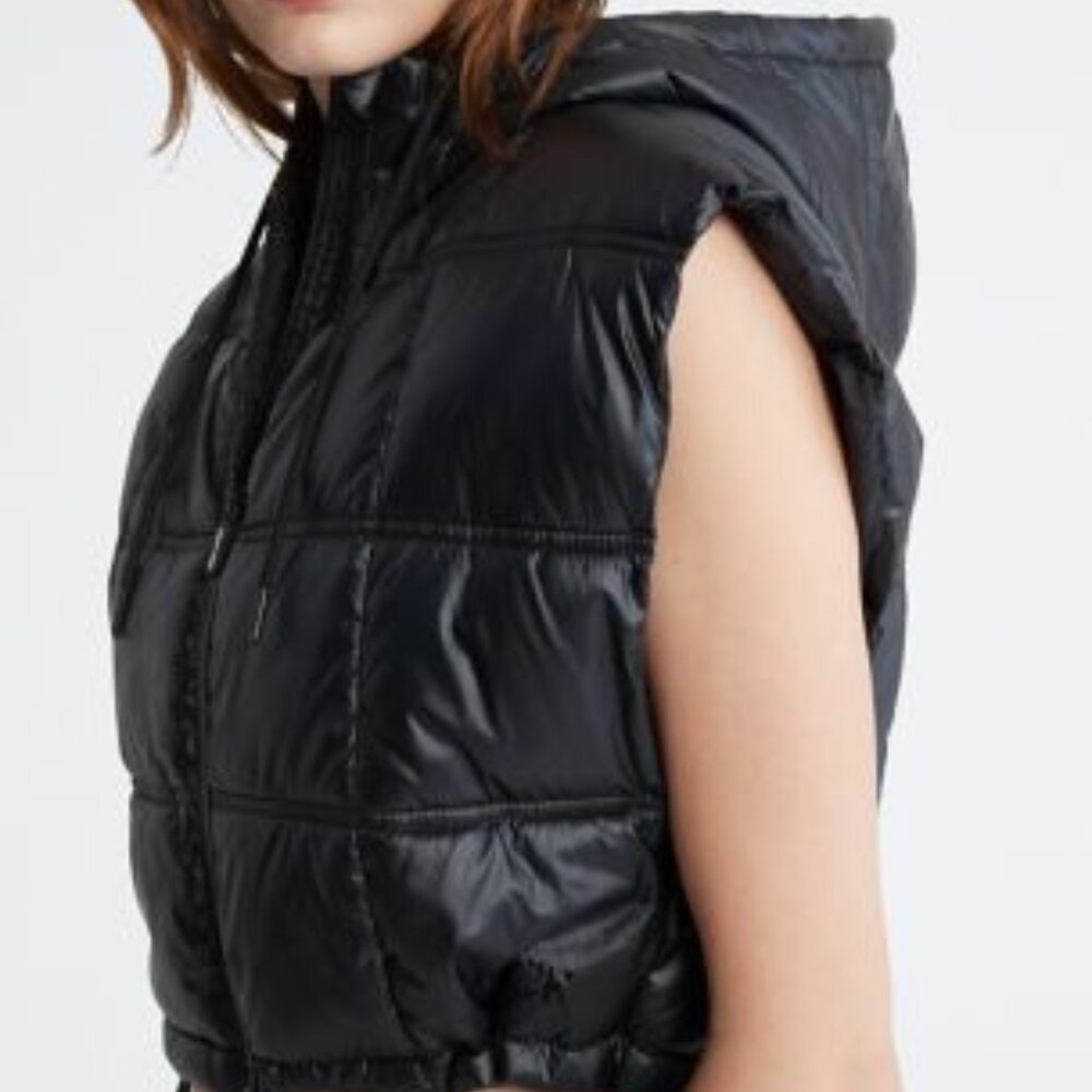 Calvin Klein - Performance Cropped Oversized Boxy Puffer Vest in Black - Picture 5 of 7